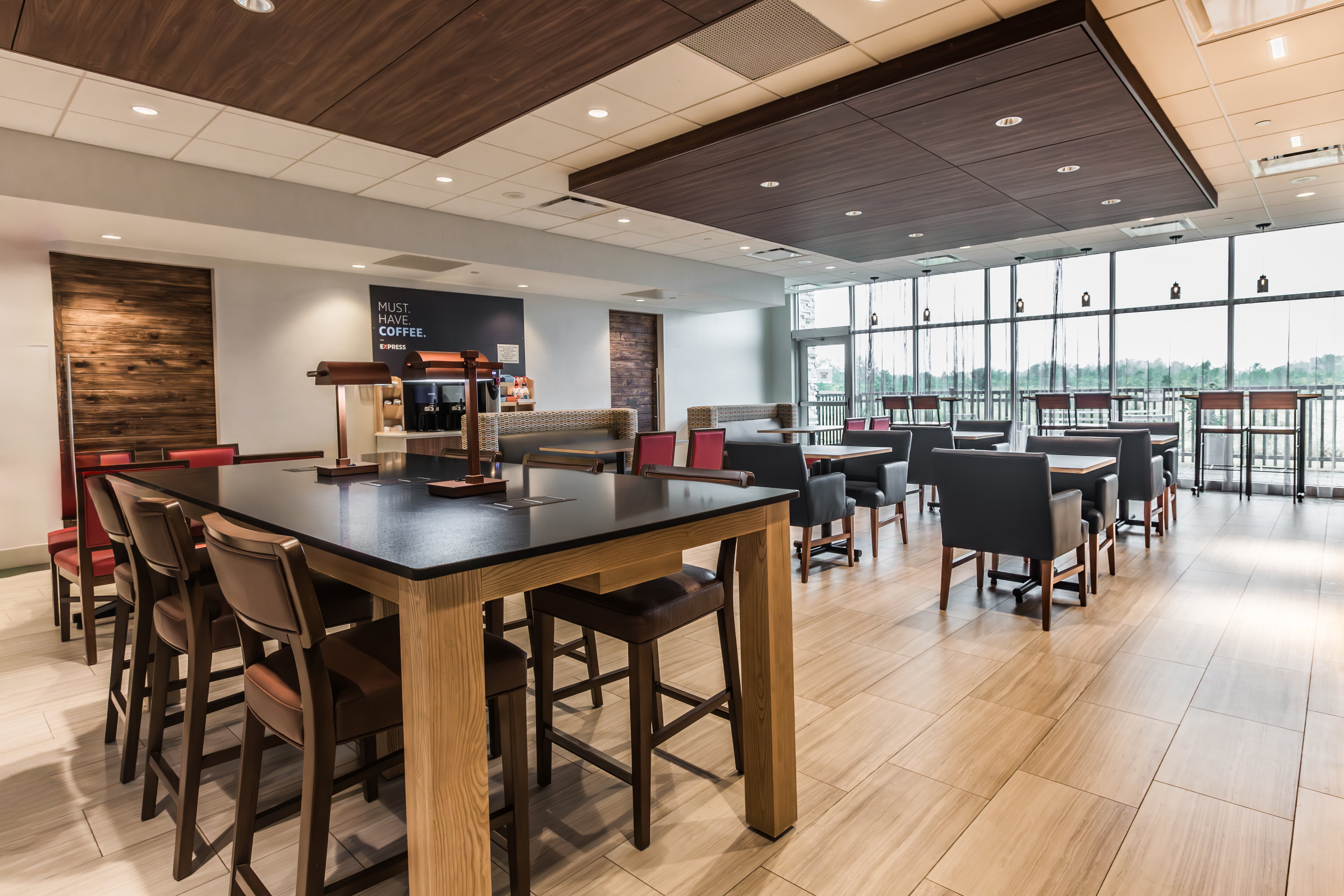 Holiday Inn Express and Suites Welland 46/65