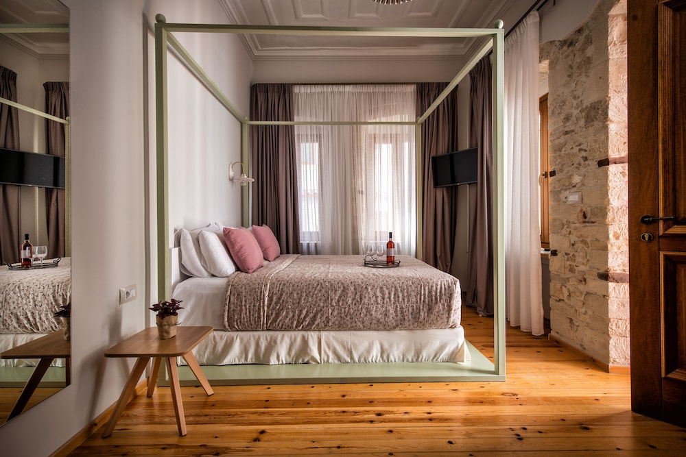 SUPERIOR, DOUBLE BED