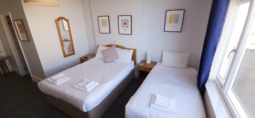 Gracellie Hotel 12/50