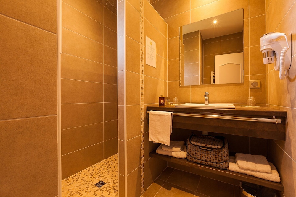 HOTEL L OUSTAL 50/50