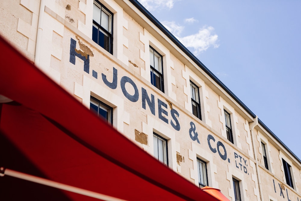The Henry Jones Art Hotel 5/77
