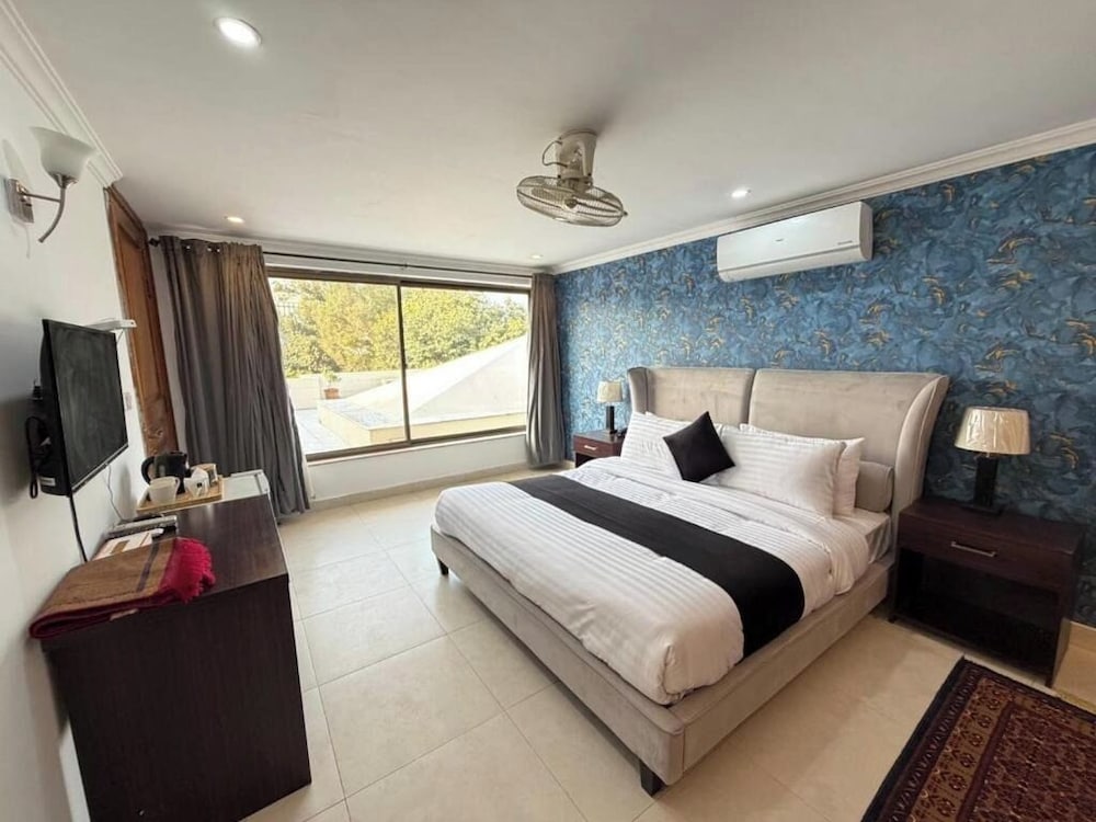 Rhodium Elite Hotel 34/56