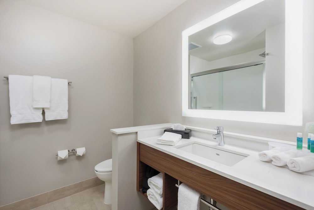 Holiday Inn Express And Suites West Plains Southwest 63/63