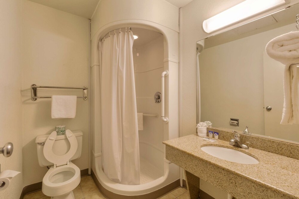 Americas Best Value Inn Amarillo Airport 14/34
