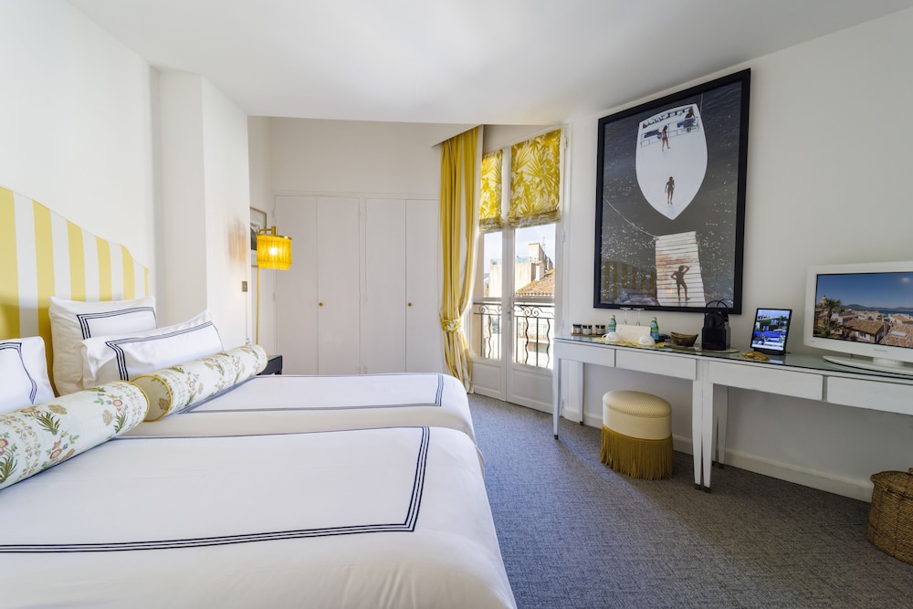 Hôtel Le Y 7/50