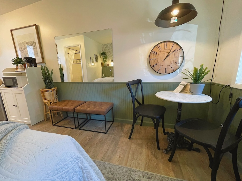 Emerald Valley Inn 34/74