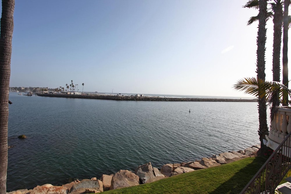 Oceanside Marina Suites 35/43