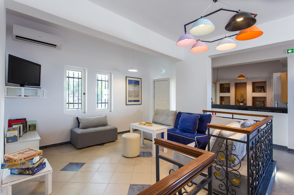 Iris Beach Hotel 29/41