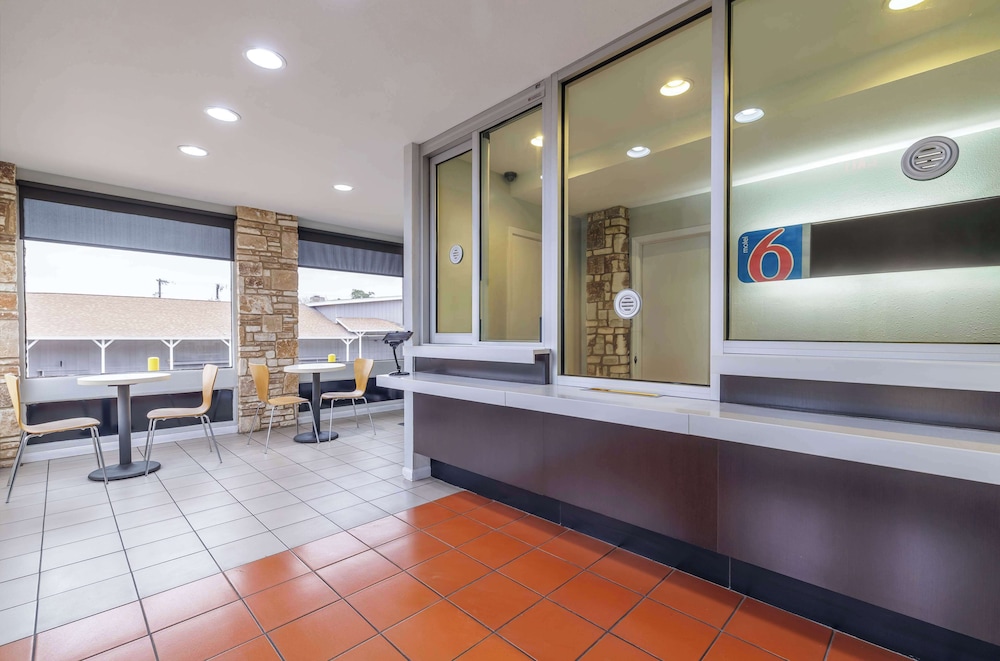 Motel6 Boerne, TX 12/60