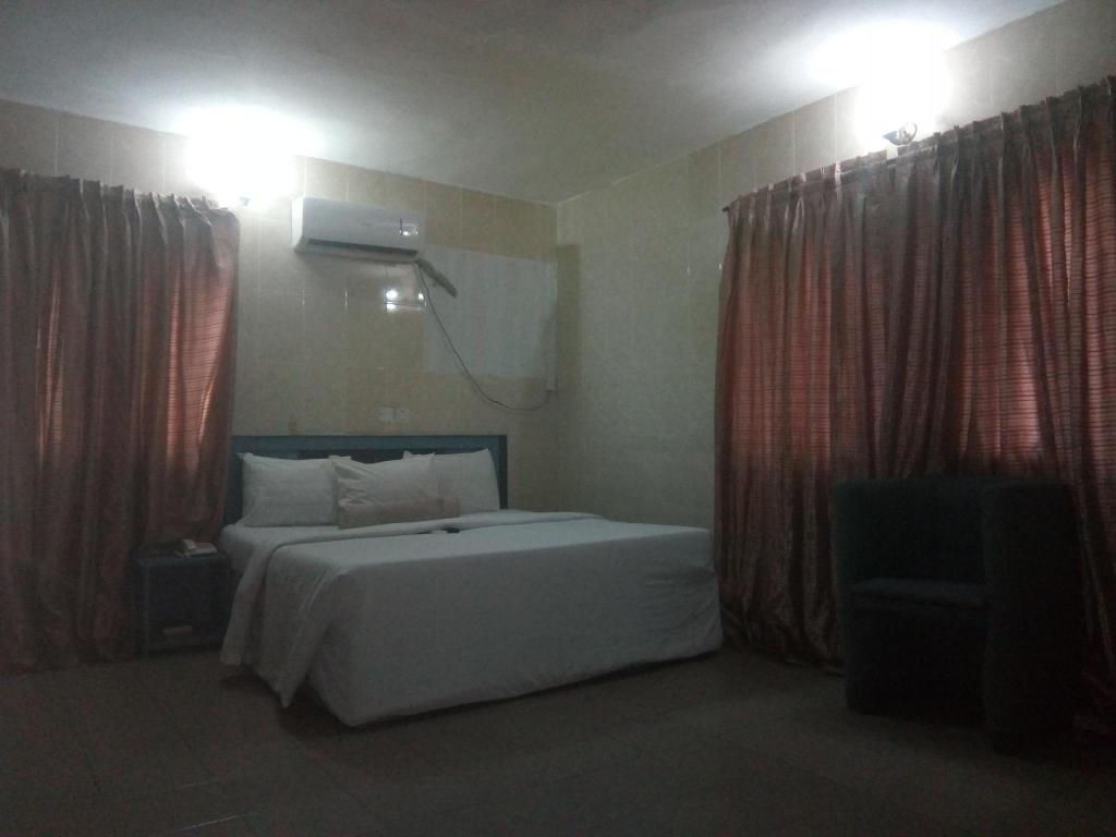 Oxford Hotel Abuja 7/22