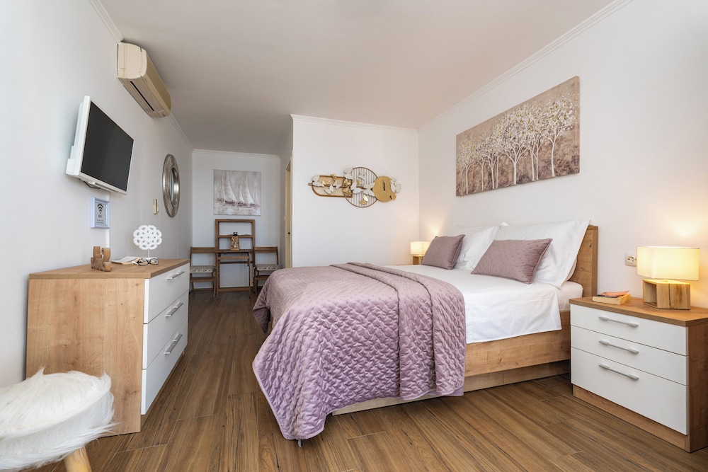 Apartments Lora 13/50