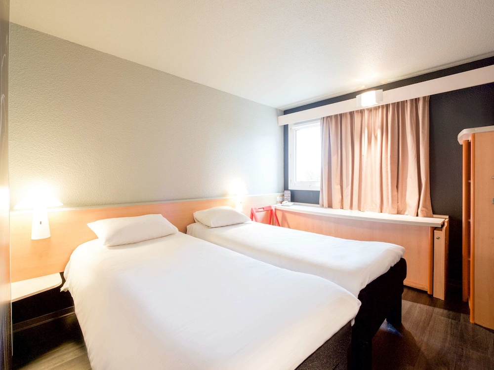 Ibis Pau Lescar 8/50