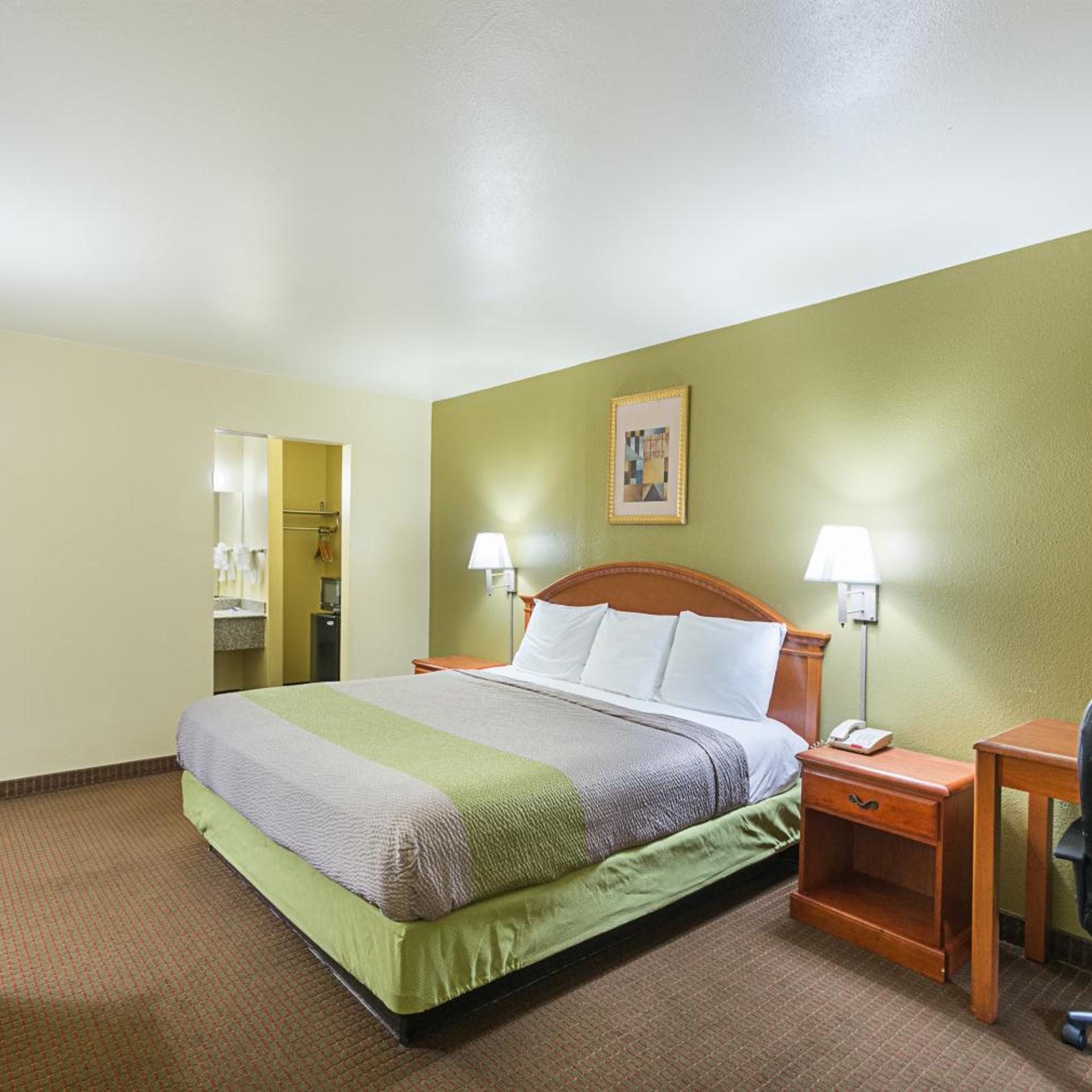 1 King Bed - Mobility Accessible RI Shower Nsmk