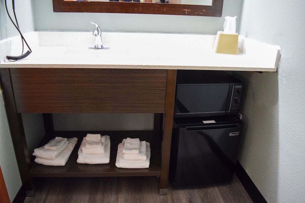 Super 8 by Wyndham Raleigh Downtown 16/26