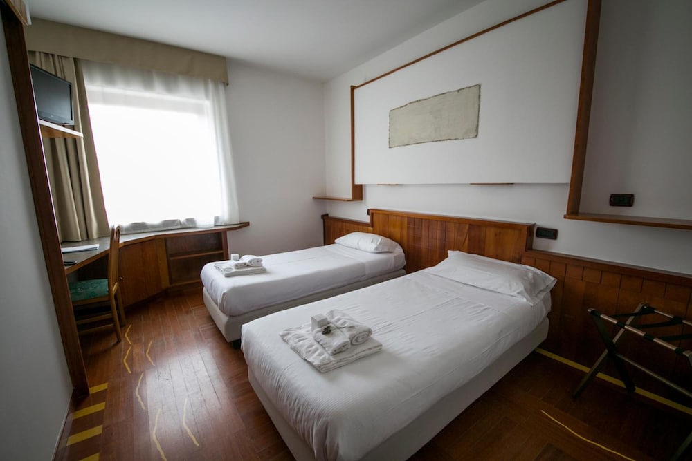 Best Western Hotel Carlo Felice 34/56