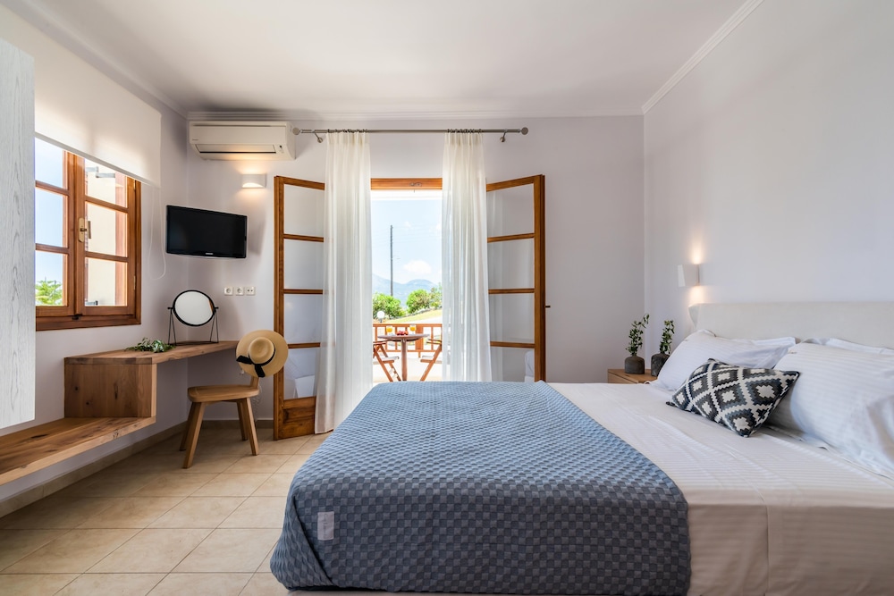 SUPERIOR, DOUBLE BED, GARDEN VIEW