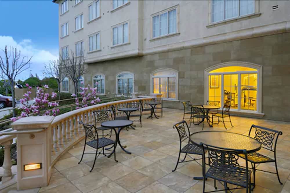 Bay Landing Hotel 40/55