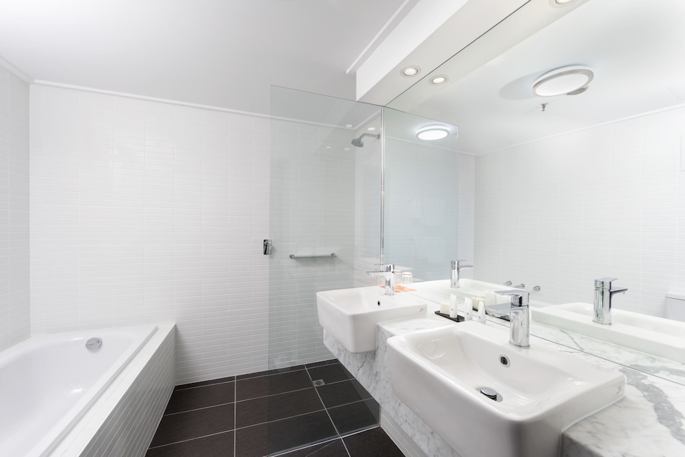 Rydges Canberra 58/59