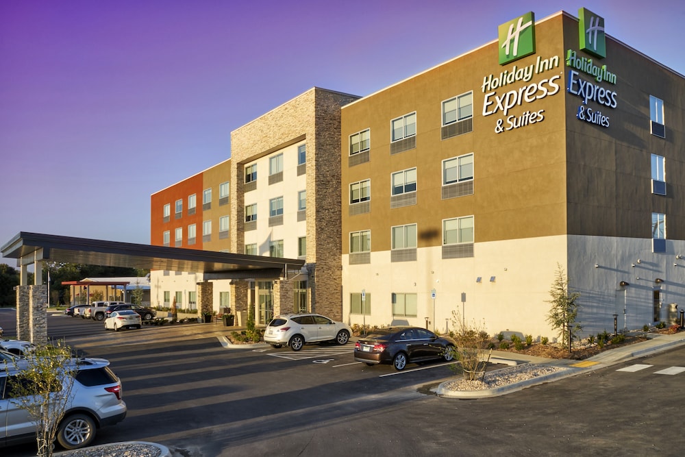 HOLIDAY INN EXPRESS AND SUITES TULSA NE - CLAREMORE 2/25