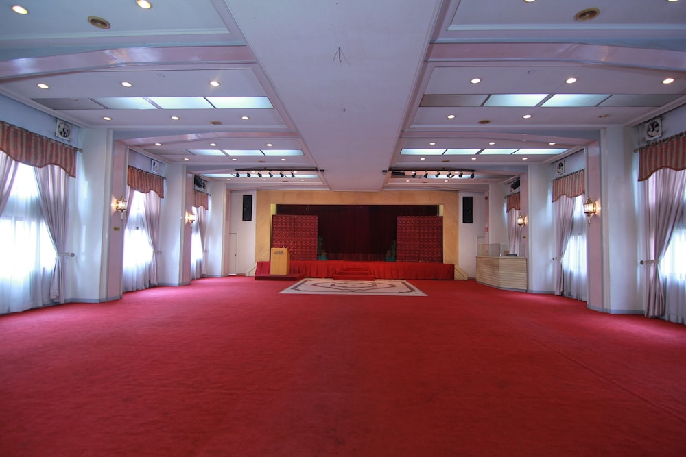 Hotel Supreme 35/35