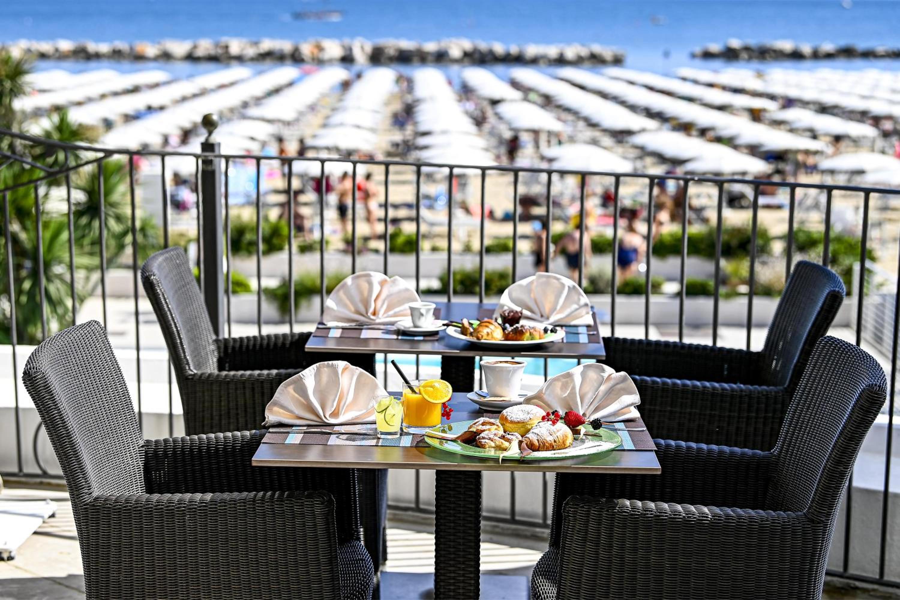 Hotel La Rosa 33/50