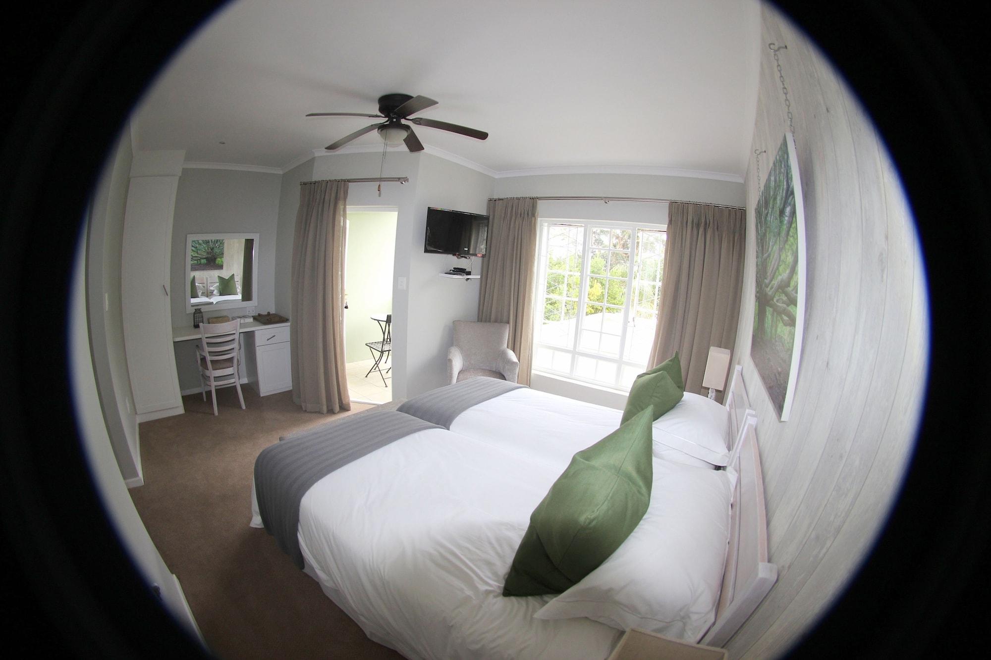 Lodge On Main Guest House 12/60