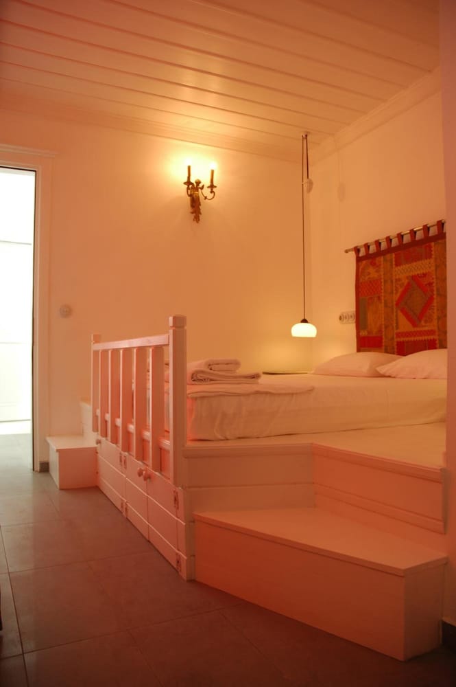 Amaranda Ada Evi - Adults Only 17/24