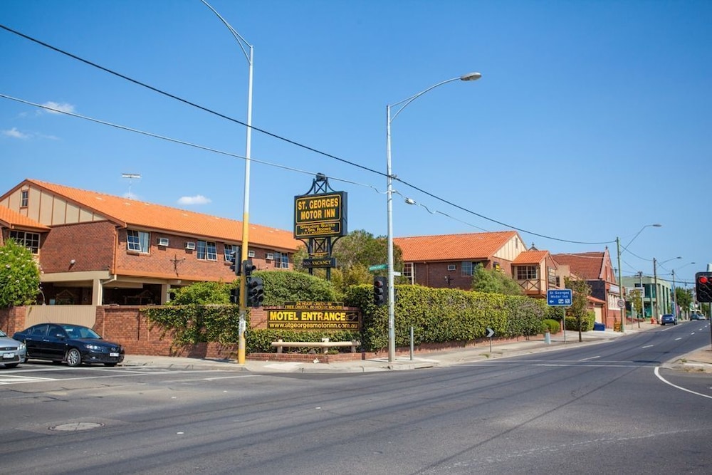 ST GEORGES MOTOR INN 18/35