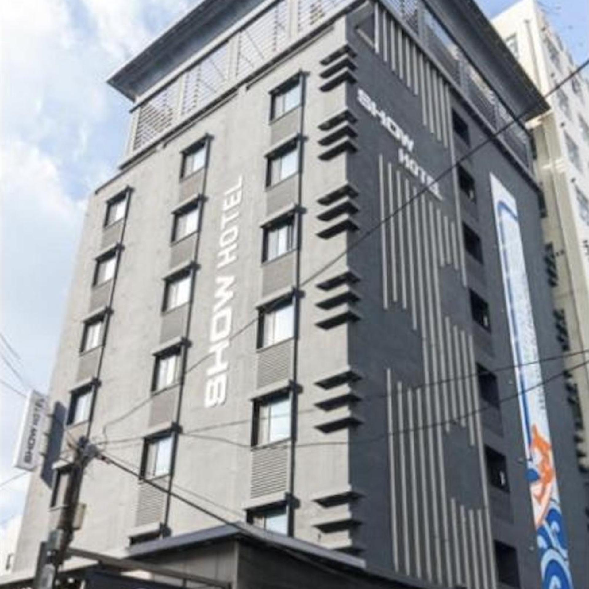 Show Hotel 3/66