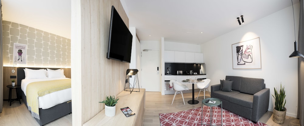 Premier Suites Plus Antwerp 45/62