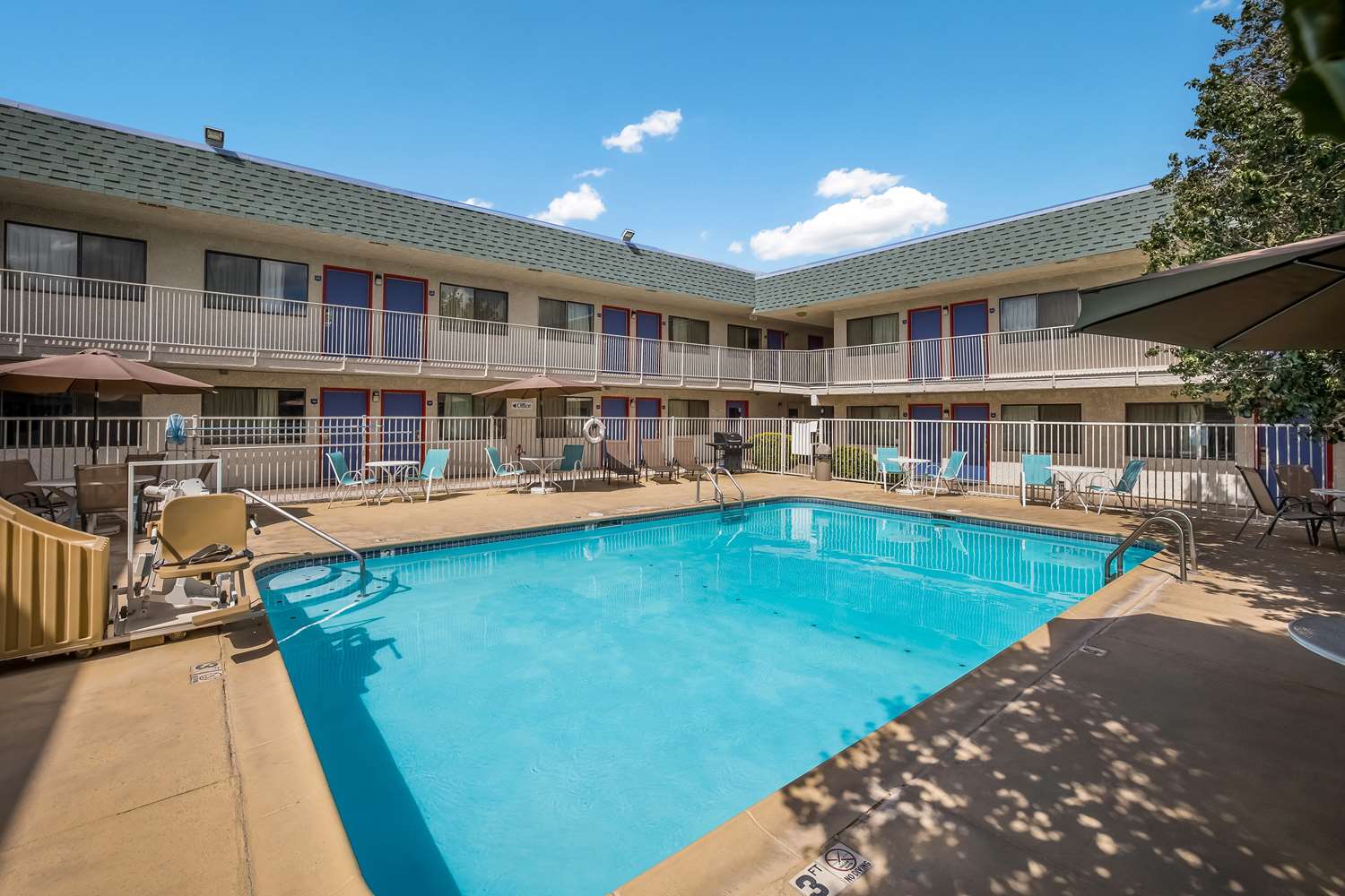 Knights Inn Sierra Vista East Fry 38/40