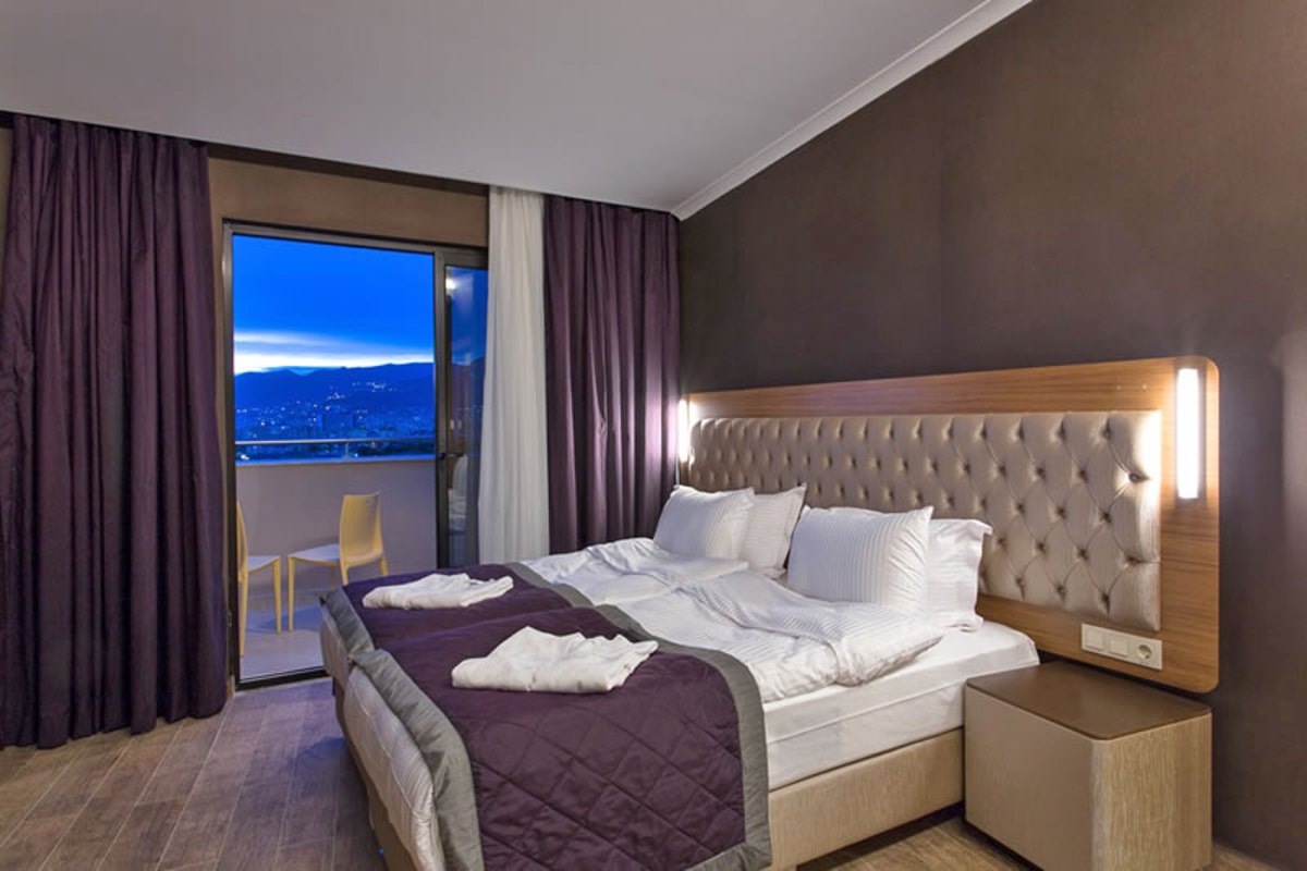 Room, Double Bed, Lateral Side Sea View