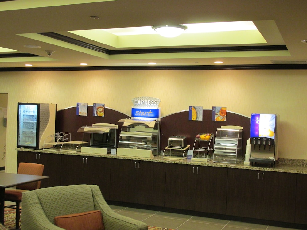 Holiday Inn Express Suites Wheeling 65/78