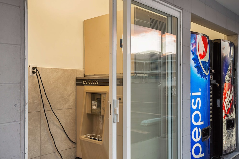 Motel6 Wenatchee, WA 24/36