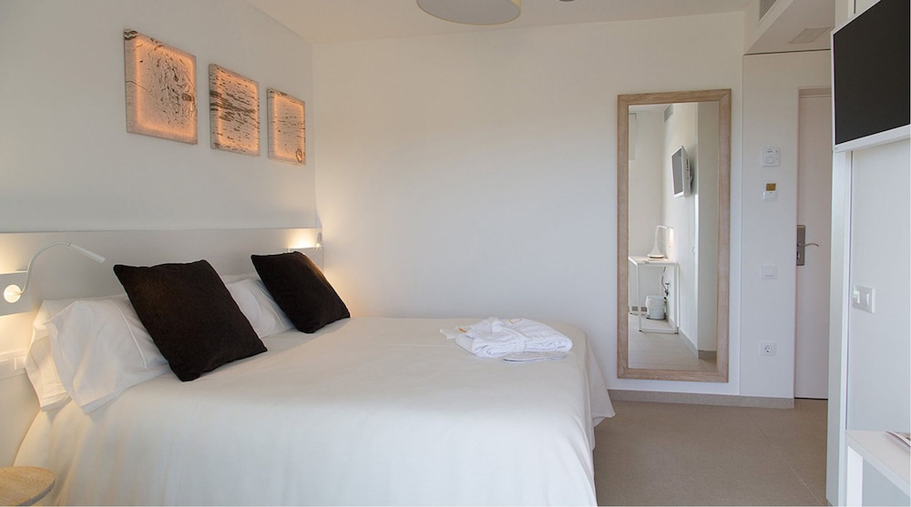 HOTEL CALA SAONA & SPA 18/59