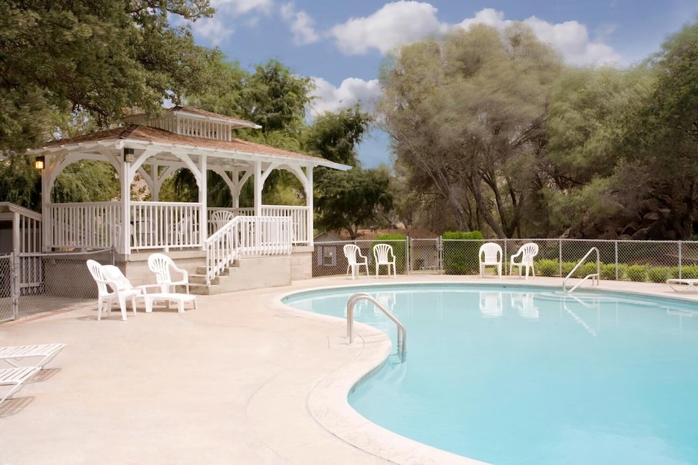 Lazy J Ranch-Americas Best Value Inn 9/52