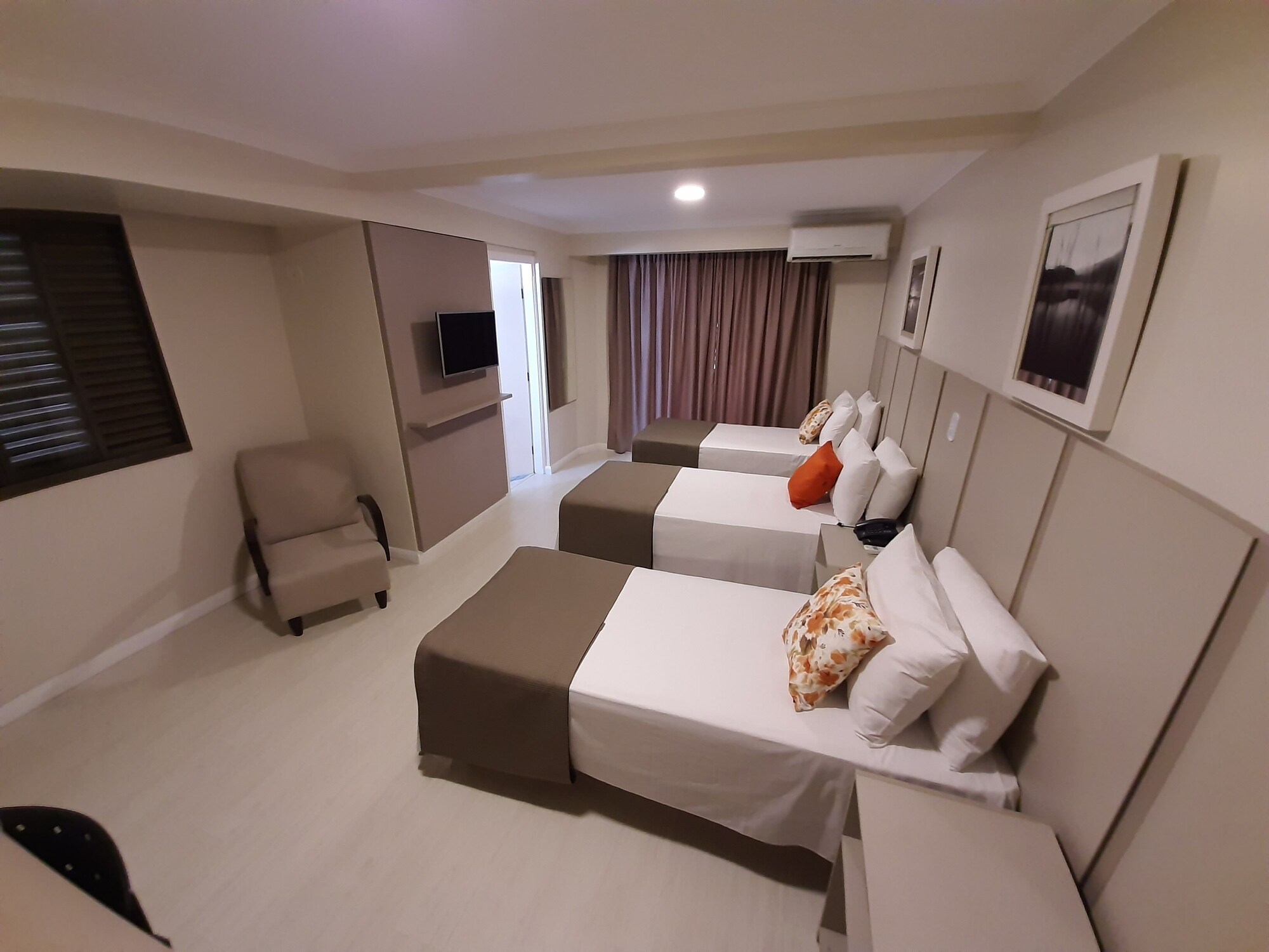 غرفة بريميوم بسرير مزدوج وسرير فردي، Ferraz Hotel 3/5