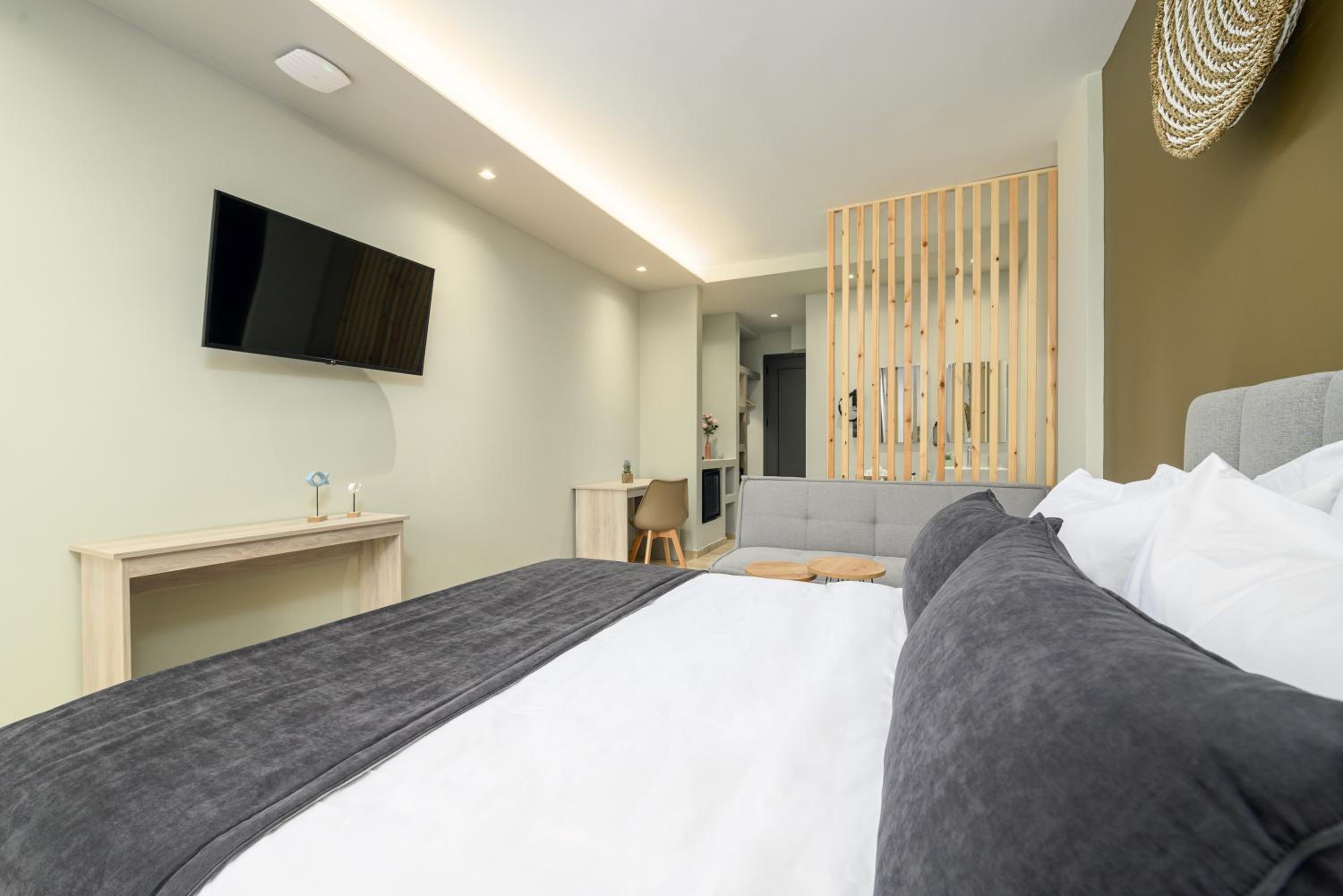 Deluxe, Double Bed