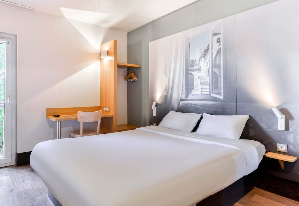 ROOM, DOUBLE BED