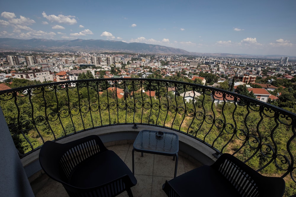 VIEW INN BOUTIQUE HOTEL 46/50