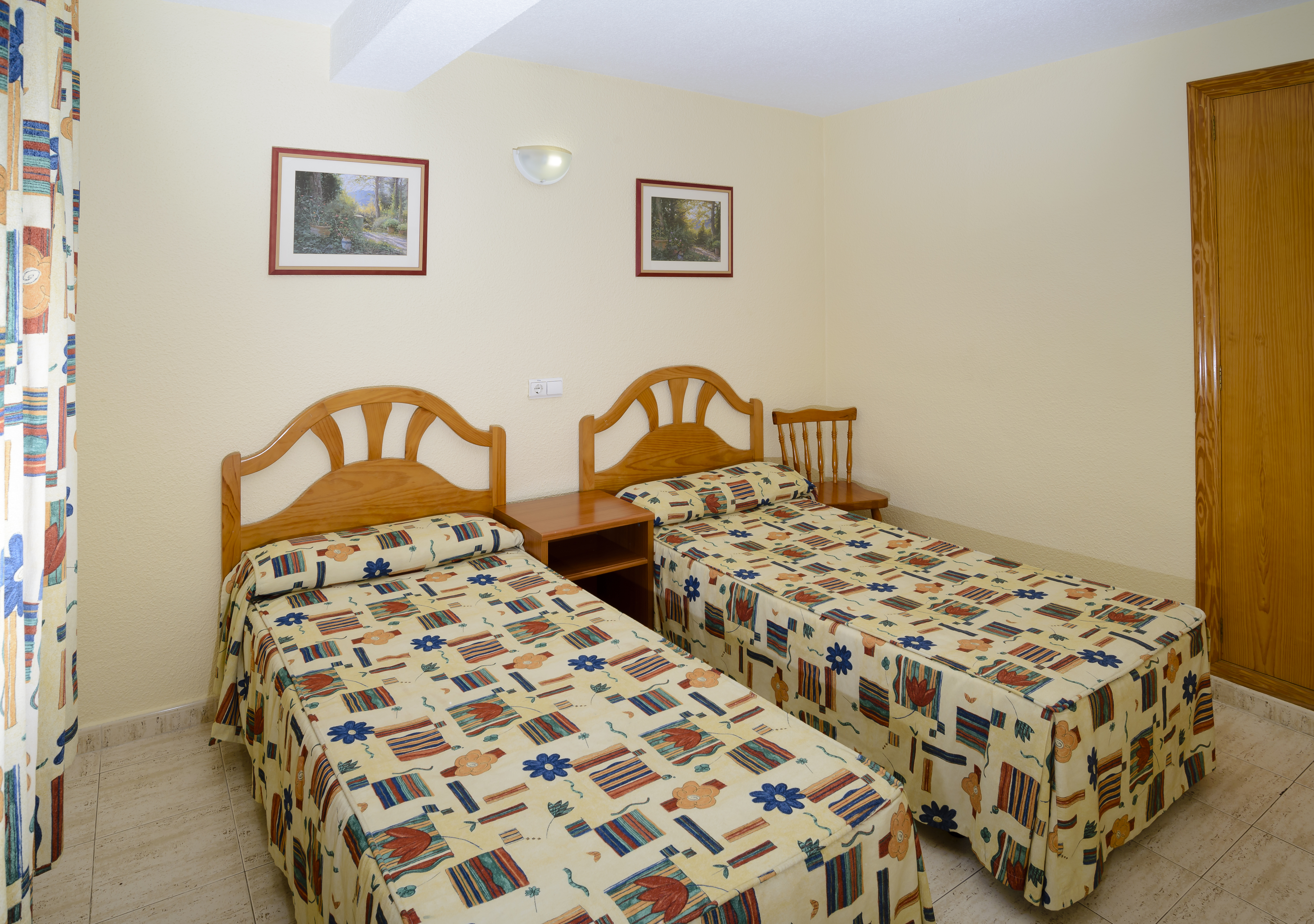 2 Bedrooms apartment 1Ad+2Ch