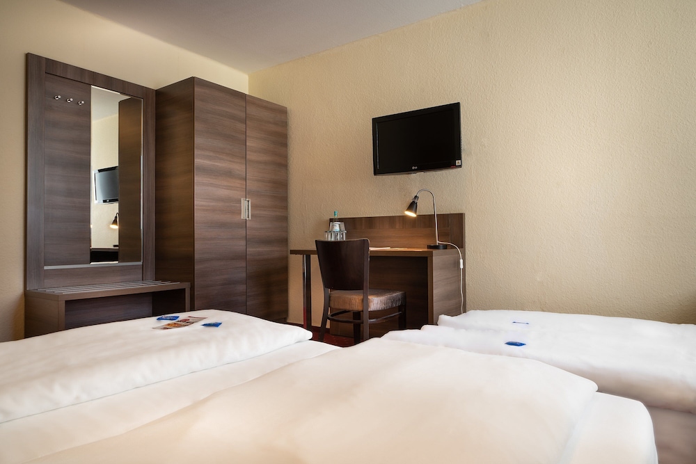 Hotel Leonet 25/71
