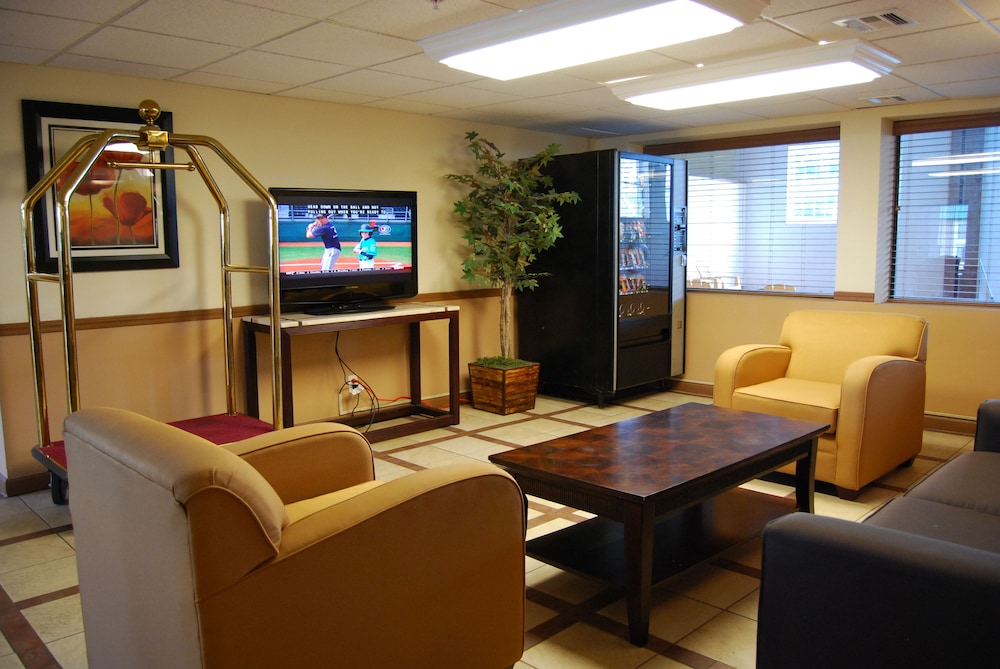 Super 8 by Wyndham Oklahoma City 13/20