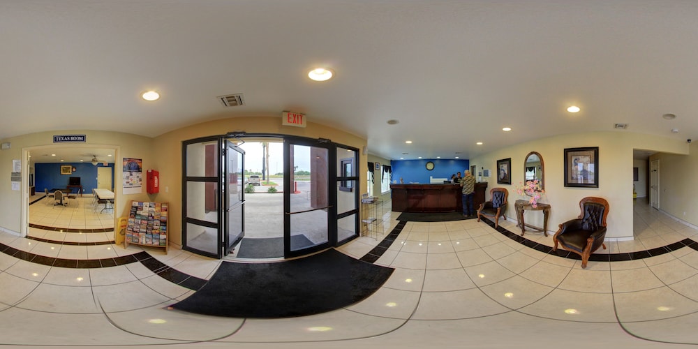 Deluxe Inn Suites 38/61