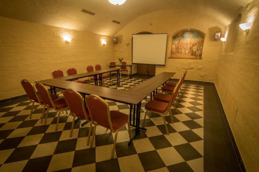 Daugirdas Old City Hotel 51/59