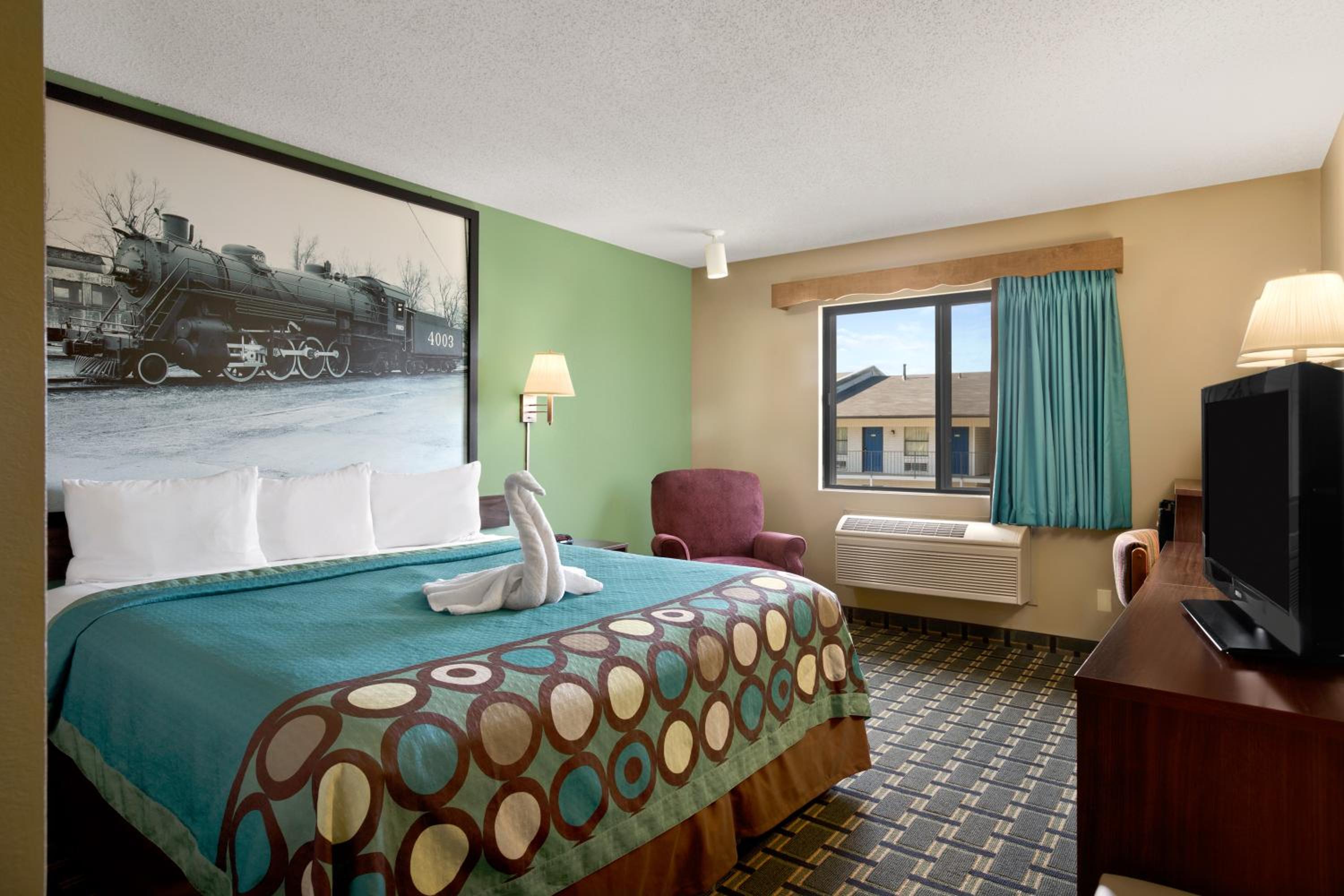Super 8 By Wyndham Russellville 13/26