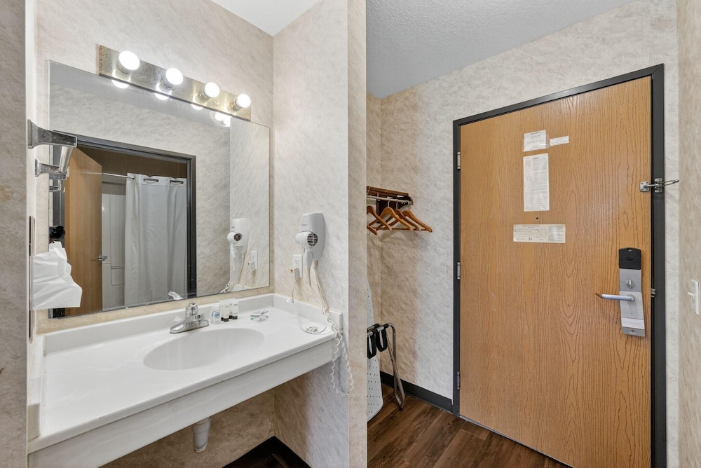 Colfax Inn 56/58