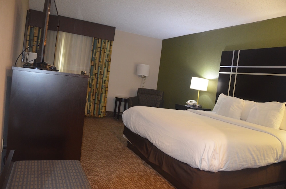 Comfort Inn Suites Maumee Toledo I80 90 15/34