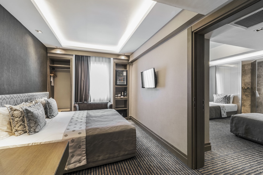 AHC Grand Bazaar Hotel 11/64