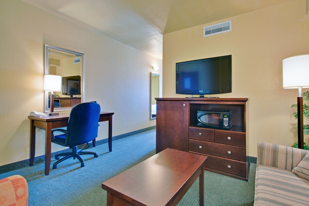 Holiday Inn Express Dryden 37/57